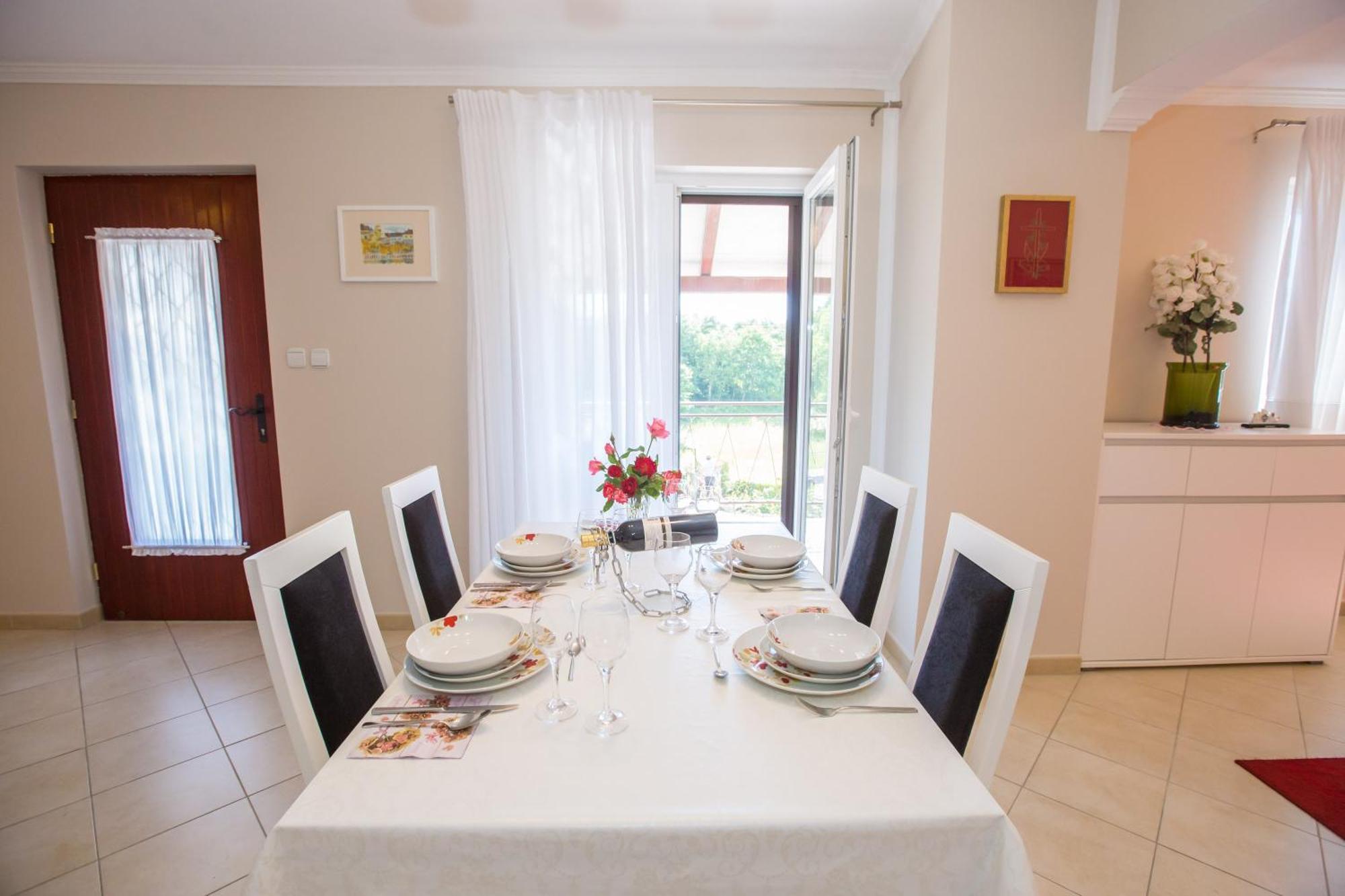 Villa Michelle Karojba Ngoại thất bức ảnh