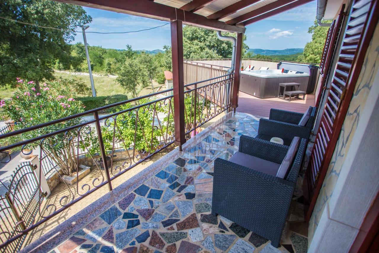 Villa Michelle Karojba Ngoại thất bức ảnh