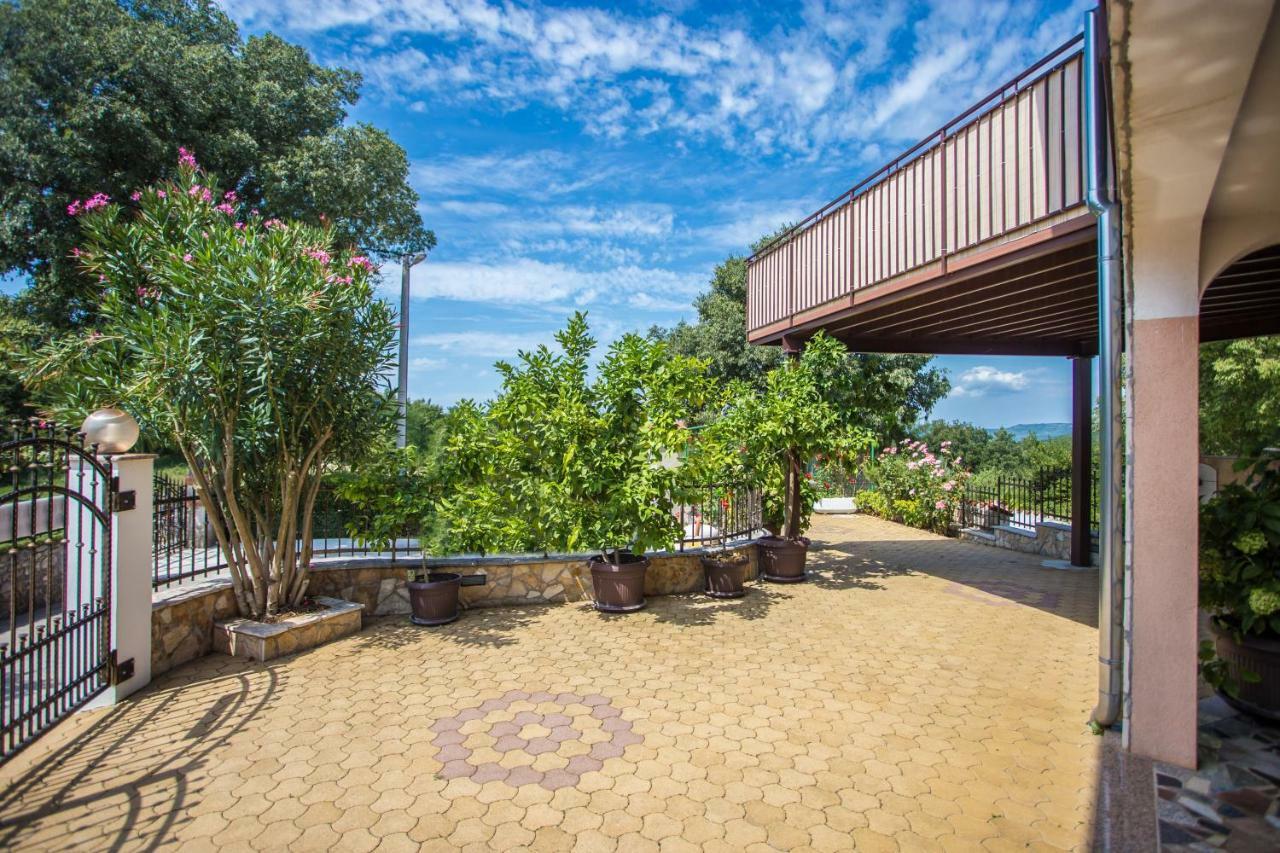 Villa Michelle Karojba Ngoại thất bức ảnh