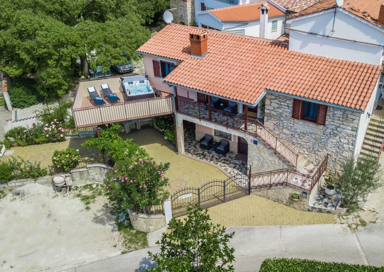 Villa Michelle Karojba Ngoại thất bức ảnh